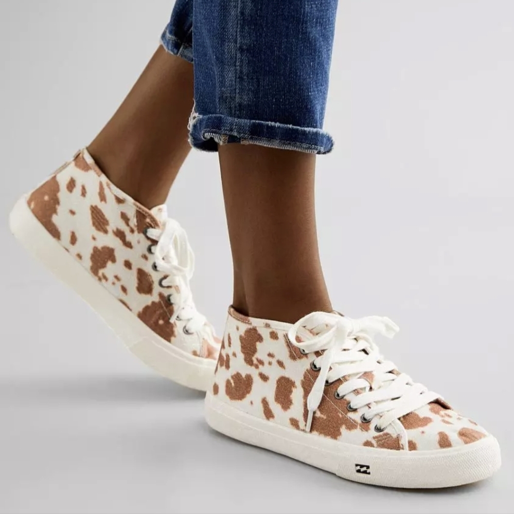 BILLABONG Cow Print Memory Foam Canvas Sneakers Sz 6.5